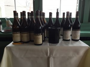 Öffnung: Die Weine des Weingutes Oddero stehen zur Verkostung bereit. Foto: Der Weinblog